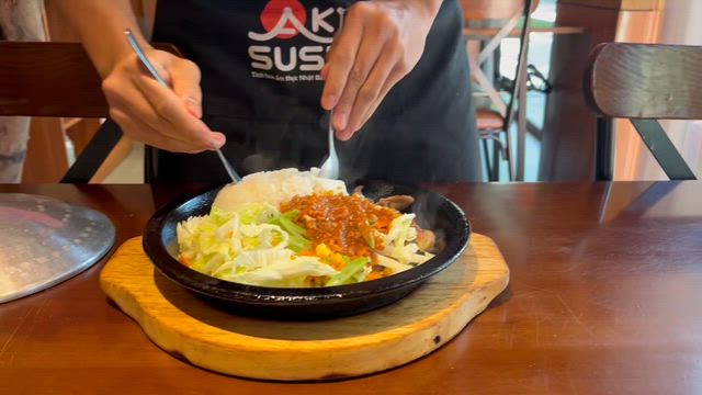 フー池の寿司屋で鉄板；Aky Sushi Deliの記事動画
