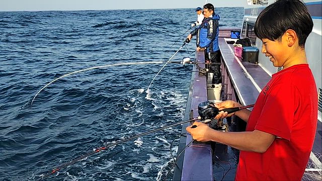 ☆４月１日・釣果｡大鮃４㎏､マハタ最大３㎏ｵｰﾊﾞｰ❗☆の記事動画