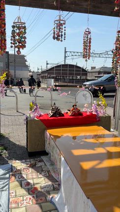 【ひな祭りイベント】小田急線・長後駅に巨大なこたつが登場の記事動画