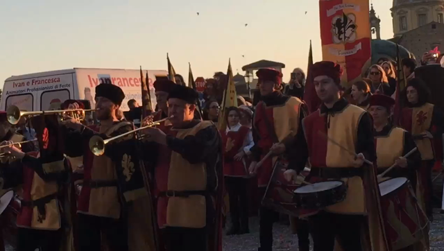 【フィレンツェのカーニバル】の記事動画