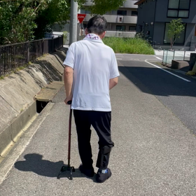 新しい装具での歩行練習の画像