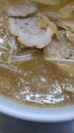スタッフからの飯テロ。。。の記事動画