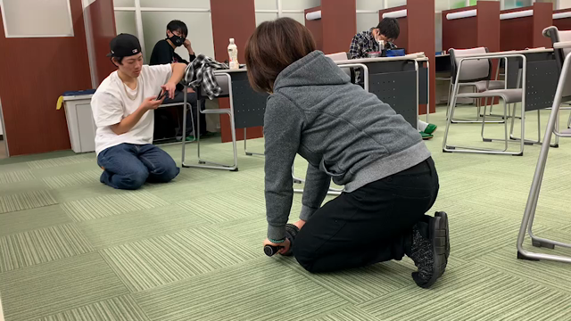 お昼休みはウキウキトレーニング♬の記事動画