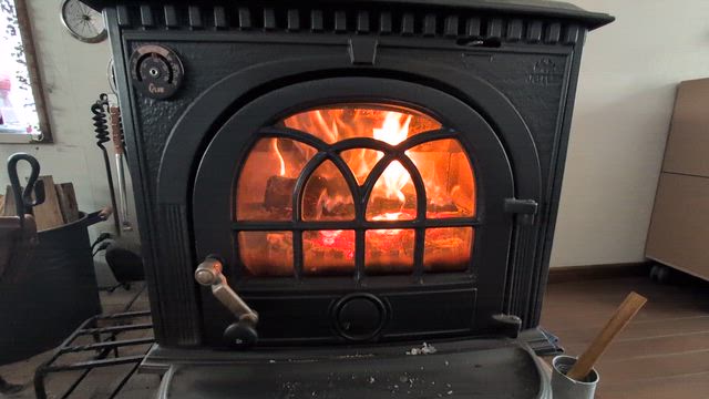 薪ストーブに癒やされての記事動画