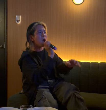 独身男3人。ほろ酔いの夜に変態カラオケ。の記事動画