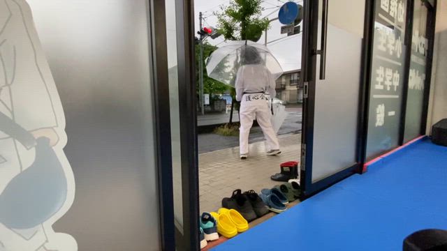 雨の日には雨の中を！の記事動画