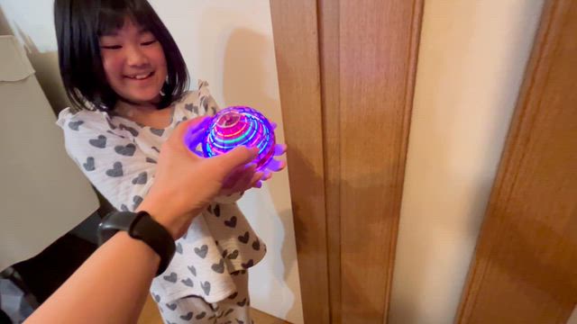 娘｡ついに美容院で赤い髪に！/話題のフライングボールの記事動画