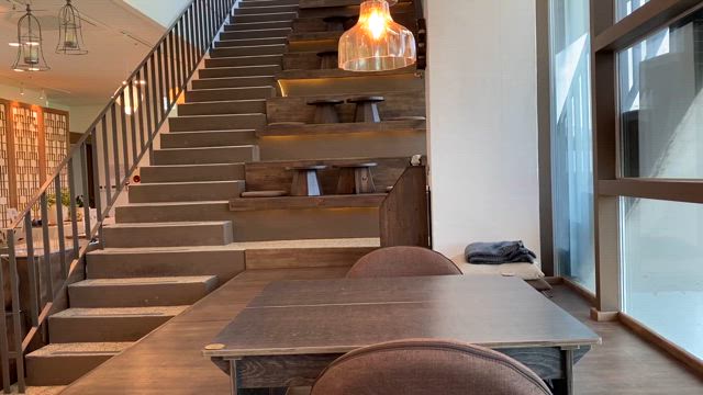 ヤンスリ散歩、店主さんが趣味と道楽でやってるカフェの記事動画