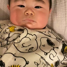 坊ちゃん笑わせるのに必死な母ちゃんの画像