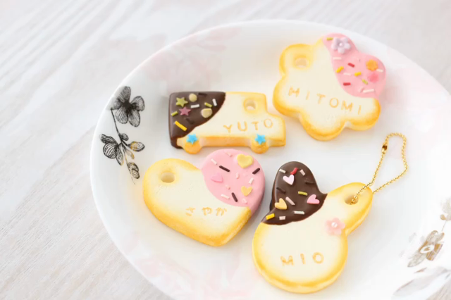 たくさんのかわいいチャームができました☆チョコがけお名前チャームレッスンレポートの記事動画