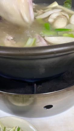 【韓国現地グルメ】東大門の名店「元祖タッカンマリ」を韓国人が推薦する理由の記事動画