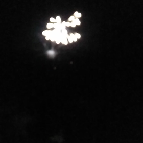 秋祭りの準備と打ち上げ花火の画像