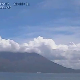桜島で2500mの爆発の画像