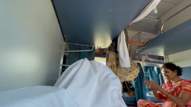 カオスな電車の中の記事動画