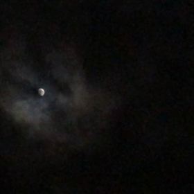雲間に見え隠れするお月さまと過ごすひととき♡の画像
