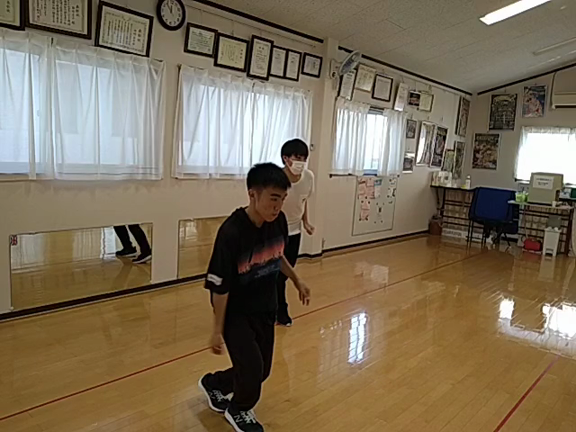 DANCEBUZZの記事動画