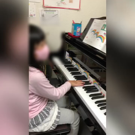 ママとのLINEで情報交換…レッスンはバッチリ✨の記事動画