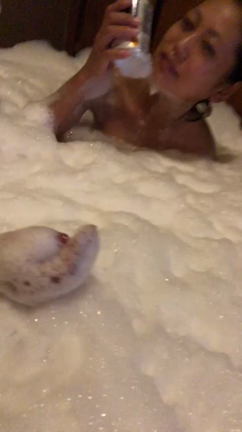 全力女子の久しぶりの女子会☆ラブホ女子会の記事動画