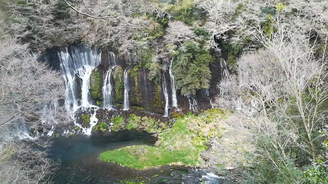 富士山に見守られての記事動画