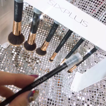 ❤マグネット式メイクブラシ立て❤の記事動画