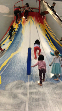 脚力強化中〜@ドイツの屋内 遊び場の記事動画