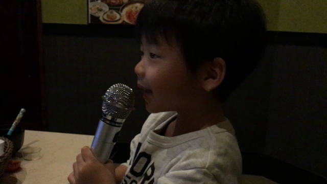 子どもでもいた！ カラオケでマイクを離さない•••の記事動画