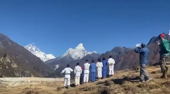 エベレストとの縁／Connection with Everestの記事動画