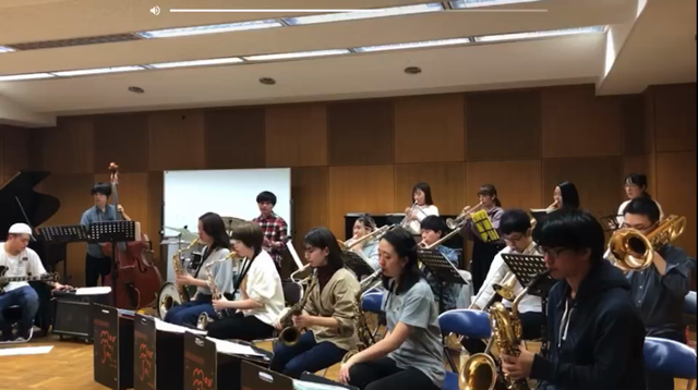 おめでとうと曲紹介の記事動画