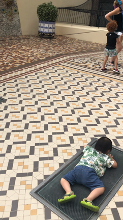 2歳子連れ海外スペイン旅行記 ～バルセロナ編1日目③～の記事動画