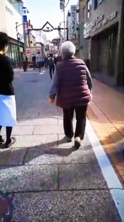 【恥骨骨折】4ヶ月のリハビリに耐えて目標の300M先のファミマへ！の記事動画