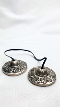 1点入荷もの♪シンギングボウル、デインシャ、レインボー水晶スカル♪の記事動画