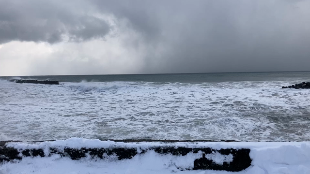 冬の日本海と天然氷の記事動画