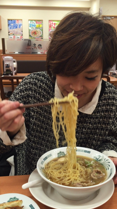 左手に光り輝く君臨リング！の記事動画