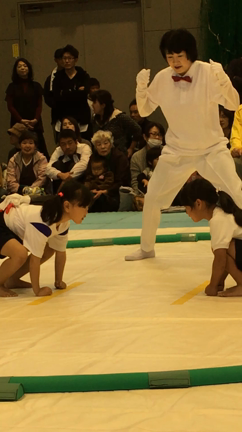 雨の中、体育館でわんぱく相撲！の記事動画