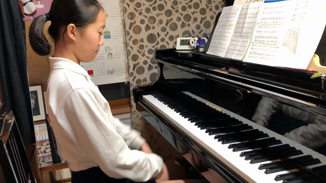 3歳児ちゃんと、成長した小学生、ピアノ伴奏♪の記事動画