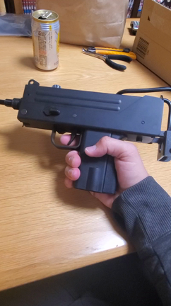 MAC10をイジイジの記事動画