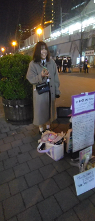 秋葉原で路上ライブの記事動画