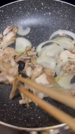 蒟蒻効果パスタでカロリー抑えめ和明太子カルボナーラ！の記事動画