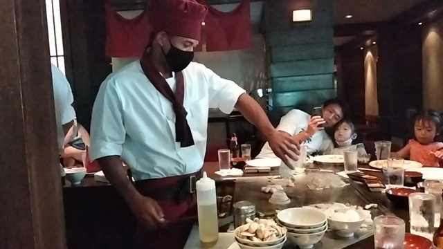 韓国ファッションで乗りこむ♡ハワイの鉄板焼が大優勝だった件の記事動画