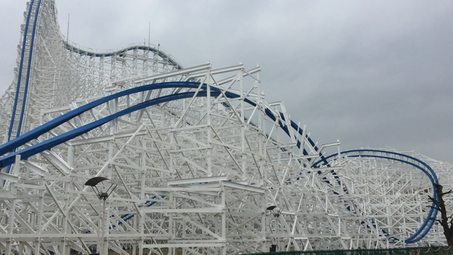 ナガシマスパーランドの最強コースターを体験！の記事動画