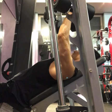 美しい大胸筋の作り方！『上部』『中部』『下部』『真ん中』の各種目紹介❗️