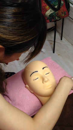 仙台にスレッディング(糸脱毛)サロンを！技術者磨いてますよ～の記事動画