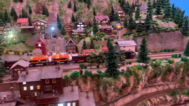 Small Worlds Tokyoへの記事動画