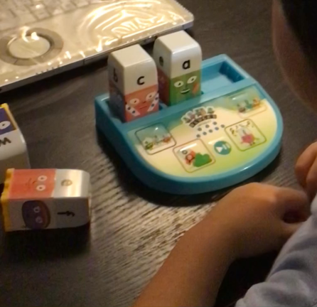 4歳4ヶ月☆【年少のおうち英語】フォニックス覚えてます（動画音注意）の記事動画