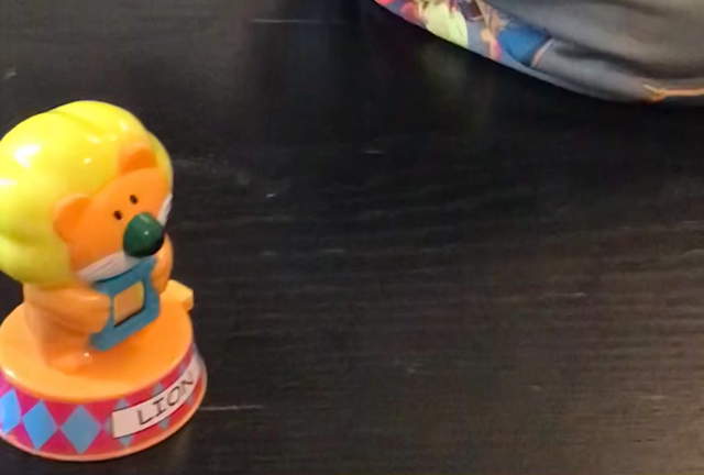 4歳6ヶ月☆英会話スクールの迷惑なお客（音注意）の記事動画