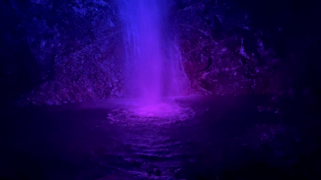 【読者投稿】神秘的な滝のライトアップの記事動画