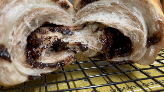 コアマーブル生地でチョコウールロールパン＊パレンタインにいかがですか♡の記事動画