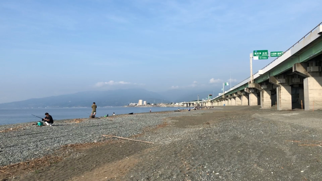 国府津海岸に朝練の記事動画