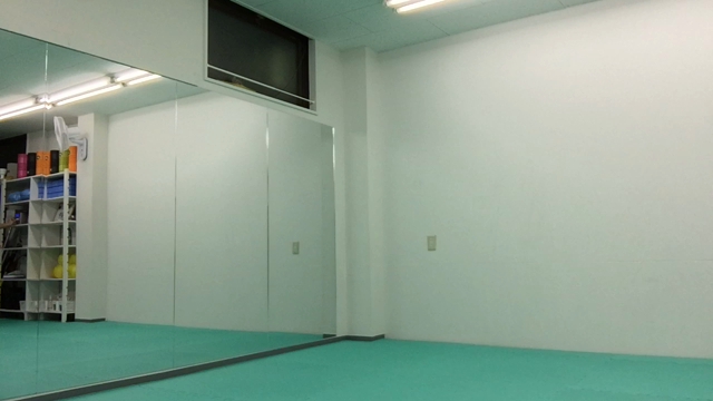 ヒザ蹴り2回！前蹴りからの、廻し蹴り！の記事動画