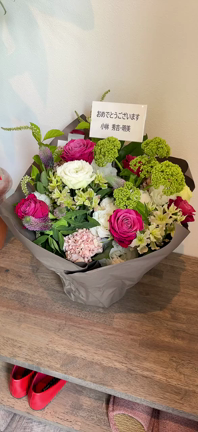 サロンのレセプションパーティーでしたの記事動画